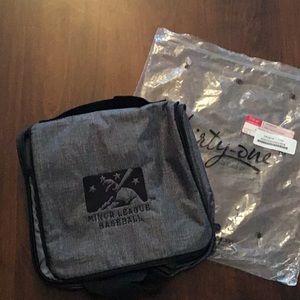 NWT, Thirty-One Hanging Toiletry Case, gray and black.